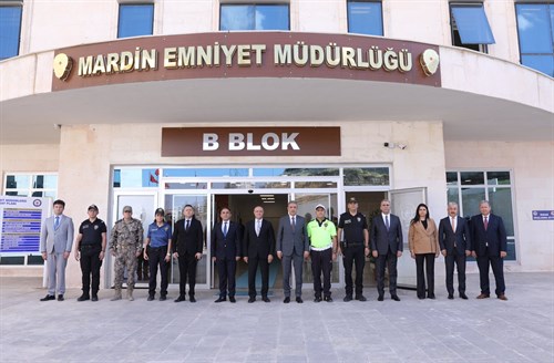 Mardin Valisi/Büyükşehir Belediye Başkan V.  Tuncay Akkoyun, İl Emniyet Müdürlüğü ve İl Jandarma Komutanlığı’nı Ziyaret Etti 